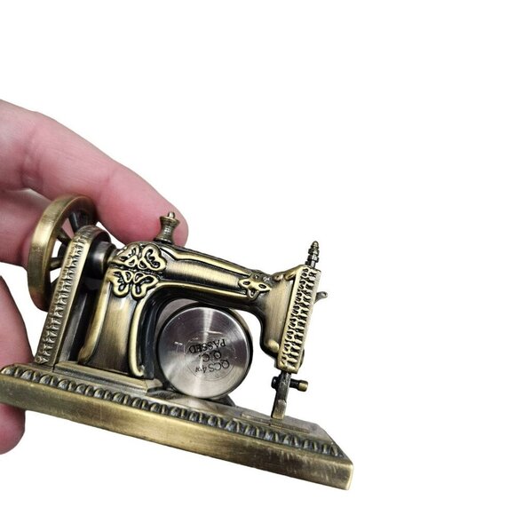 Vintage Brass Sewing‎ Machine Mini Clock Quartz Movement Not Tested Need Battery - Picture 6 of 10